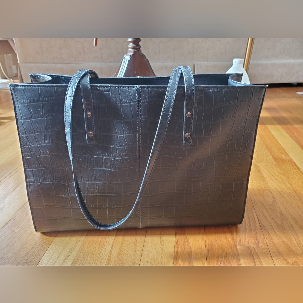 Wilsons leather bag with removable pouch- almost brand new